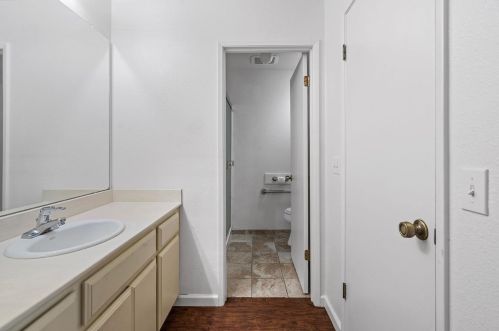 1749 Cape Cod Cir, Lodi CA  95242-4204 exterior