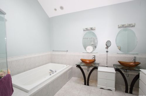 4 Sabrina Ct, Huntington Station NY  11746-4225 exterior