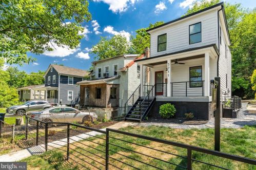 5711 Clay St, Washington, DC 20019-6870