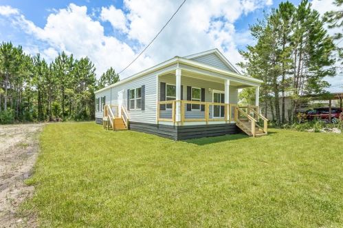 911 7th St, Carrabelle, FL 32322-6102