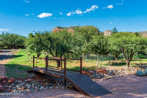 200 Concho Dr, Sedona AZ 86351-7952 exterior