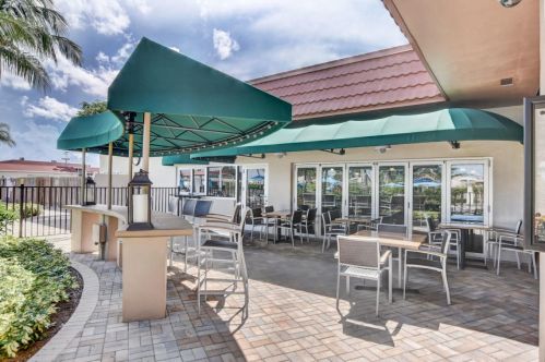 814 Normandy Q, Delray Beach FL  33484-7932 exterior