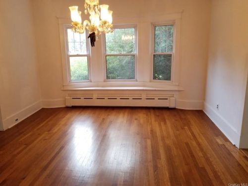 676 Mamaroneck Ave, White Plains, NY 10605-2508