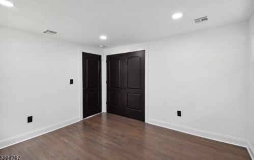 65 Old Stirling Rd, Warren NJ 07059-5810 exterior