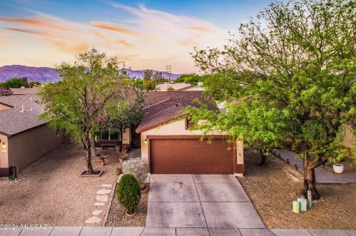 2795 Liverpool Dr, Tucson, AZ 85706-3671