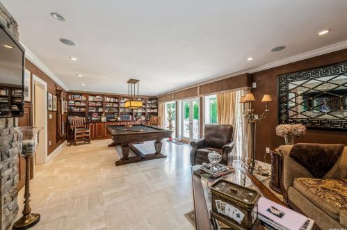 1045 Channel Dr, Hewlett NY  11557-2616 exterior