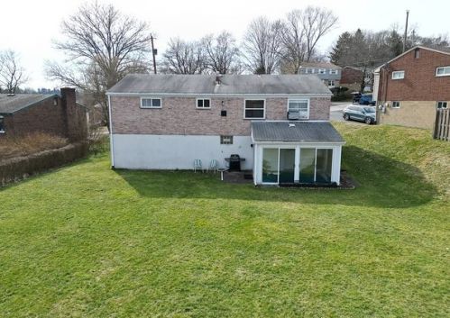 632 Macbeth Dr, Pittsburgh PA  15235-4612 exterior