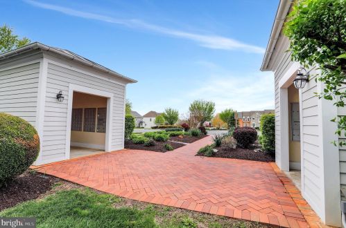 315 Lewis Washington Dr, Charles Town WV  25414-5666 exterior