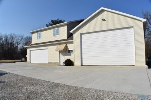 670 Glenwood Rd, Rossford, OH 43460-1508
