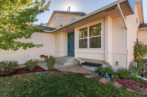 8 White Dove Ct, Pueblo, CO 81001-1871