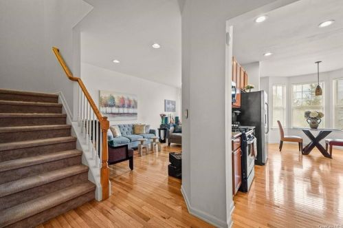 16 Cobblestone Ln, Middletown, NY 10940-5089