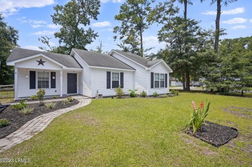 18 Royal Star Dr, Beaufort, SC 29907-2592