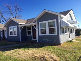 802 Johnson St, Weatherford, TX 76086-2652