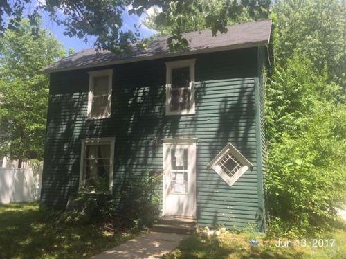 409 Shuffleton St, Lancaster, IA 52591-1617