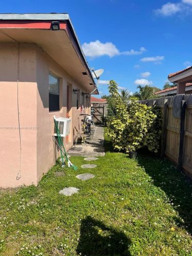 6118 40th St, Hollywood FL  33023-5174 exterior