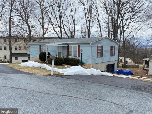 5 Stacey Ct, Schoeneck, PA 17578-9527