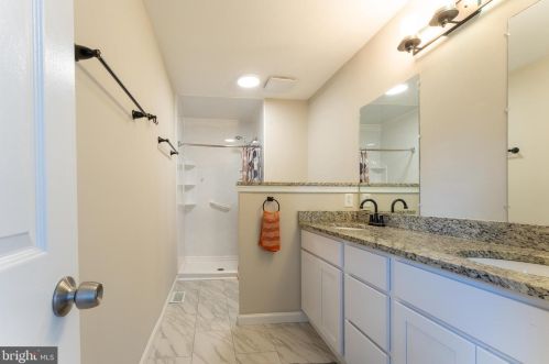 6608 Farmstead Ln, Fredericksburg VA  22407-1703 exterior