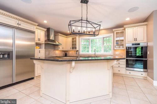 10 Devonshires Ct, Blue Bell PA  19422-2560 exterior