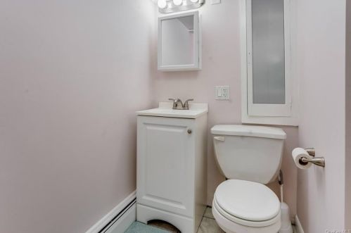 19 Hillcrest Ave, Crotonville NY  10562-1921 exterior