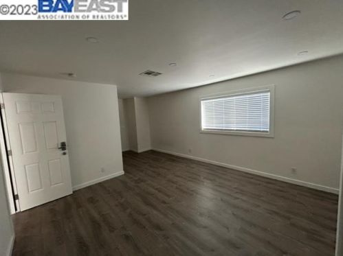 49 Dockside Dr, Daly City, CA 94014-2815