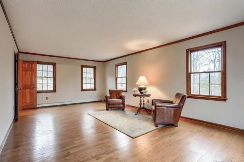 8 Thunder Ridge Rd, Sandy Hook CT  06482-1643 exterior