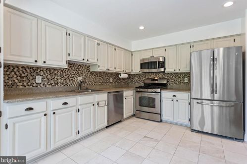 8425 Millwood Dr, Springfield, VA 22152-2836