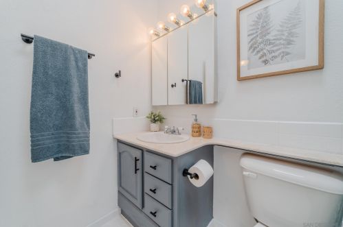 1122 Ivy St, Escondido CA  92026-3031 exterior