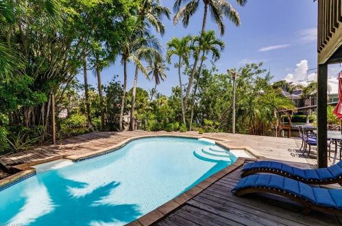 2631 Gulfview Dr, Naples FL  34112-5829 exterior