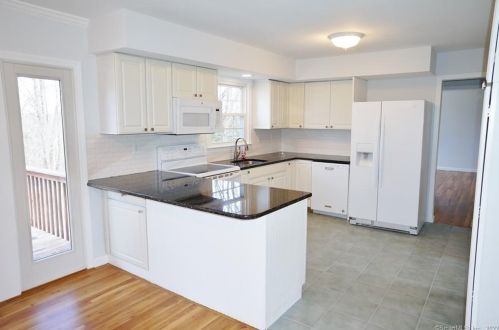 9 Juniper Ln, Brookfield Center CT  06804-1207 exterior