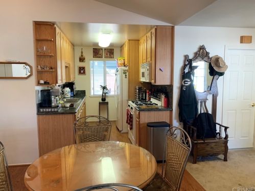 26607 Balerna Dr, Santa Clarita CA  91350-2305 exterior