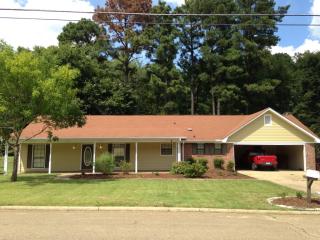 2210 Holly Hill Dr, Tupelo MS  38801-2383 exterior