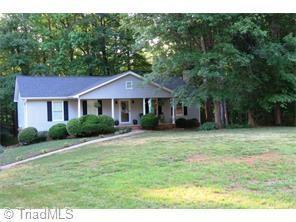 8206 Oakridge Dr, Lexington, NC 27295-9084