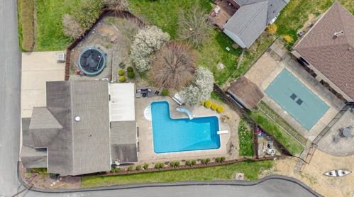 45 Petrak St, North Charleroi, PA 15022-1714