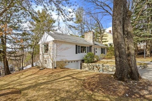2 Standish Ln, Winchester MA 01890-4043 exterior