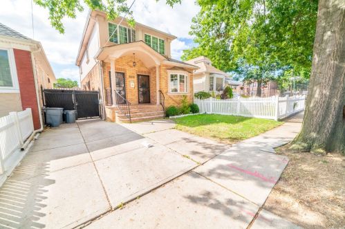 88-10 247th St, Jamaica, NY 11426-1824