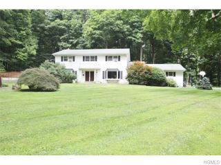 6 Samego Ct, Airmont, NY 10901-2503