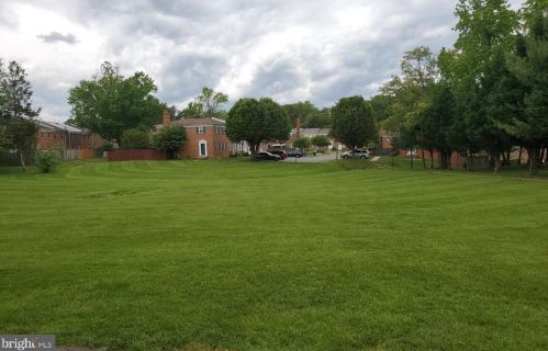 7420 Ardglass Dr, Lorton VA  22079-1501 exterior