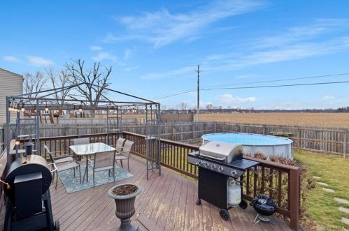 128 Wickham Farm Dr, Englewood OH  45322-2948 exterior