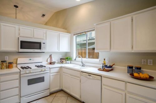 840 Babbs Crk Dr, Gilroy CA  95020-3401 exterior