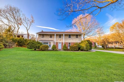 3 Victor Pl, Lake Grove, NY 11755-2032