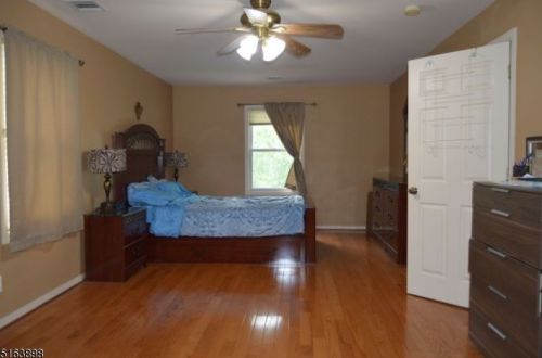 78 Parkway, West Paterson NJ  07424-1256 exterior