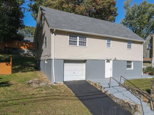 68 Valley Ave, Bridgeport, CT 06606-3748