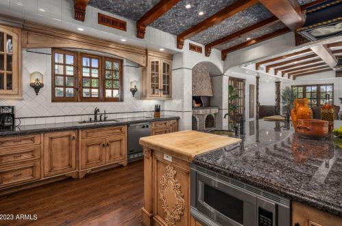 41 Biltmore Est, Phoenix AZ 85016-2819 exterior