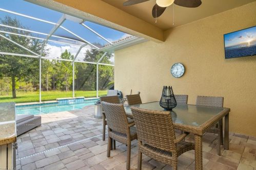 14487 Manchester Dr, Naples FL  34114-8630 exterior