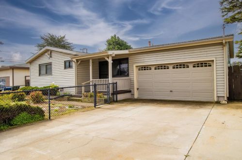 458 Reindollar Ave, Marina, CA 93933-3732