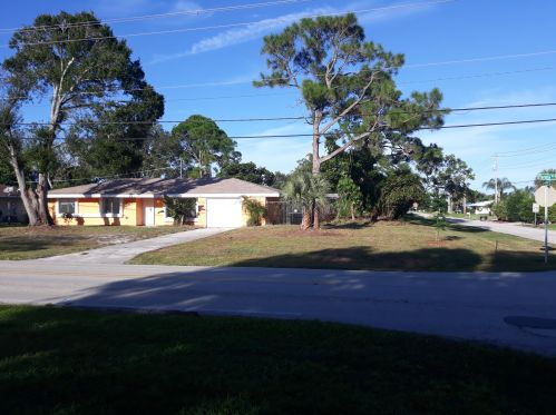 197 Floresta Dr, Fort Pierce FL  34983-1258 exterior