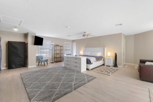 6260 Ocean Blvd, Boynton Beach FL  33435-5212 exterior