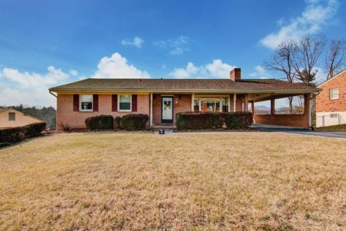 5520 Oakland Blvd, Roanoke, VA 24019-4818