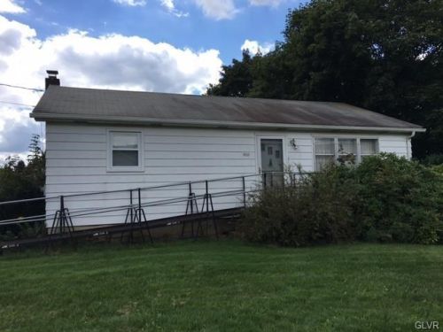 4251 Butternut Dr, Walnutport PA  18088-9336 exterior
