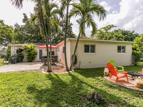 518 58th Ct, Hollywood FL  33023-1437 exterior